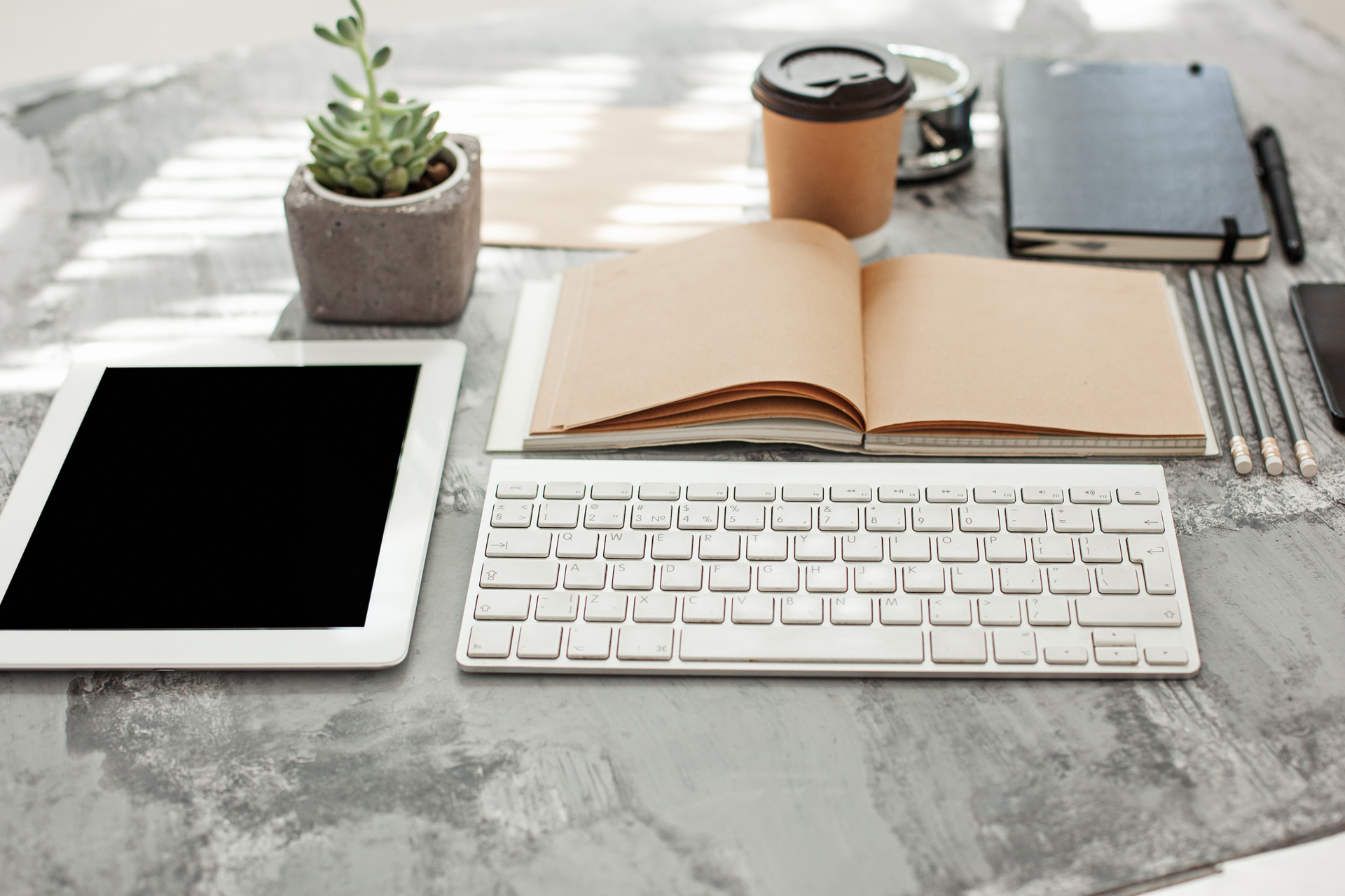 office-desk-table-with-computer-supplies-and-PKCHXBU