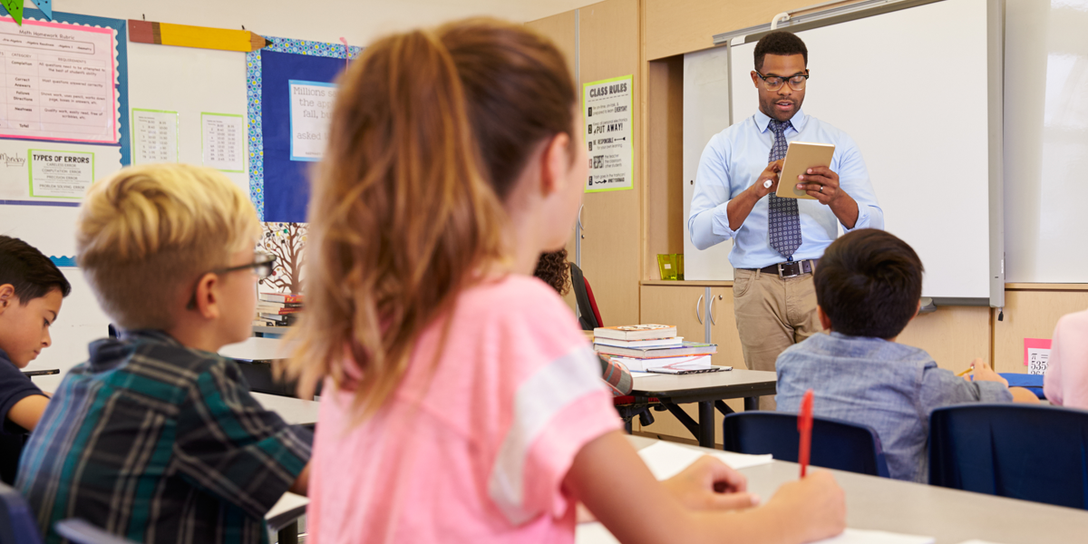 teacher-using-tablet-computer-in-an-elementary-classroom